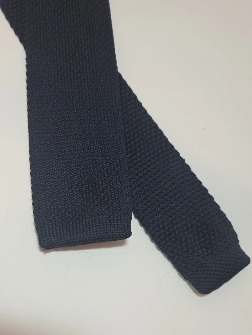 Banana Republic Men' Dark Navy True Knit Square-Tip 100% Silk Tie 2.0x56